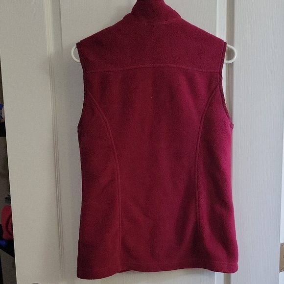 Eddie Bauer Women's Vest in Marooon - Picture 5 of 5